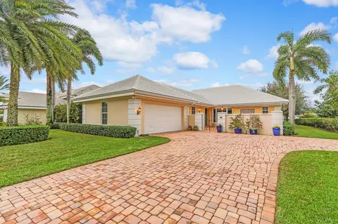 35 Rabbits Run, Palm Beach Gardens, FL 33418