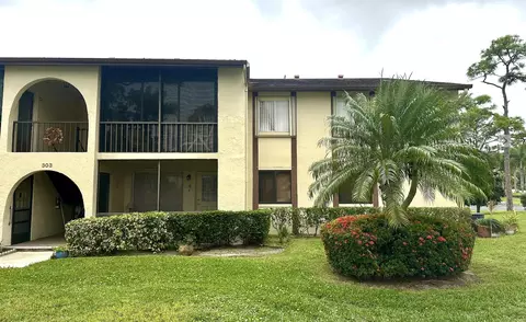 303 Knotty Pine Cir #B-2, Greenacres, FL 33463