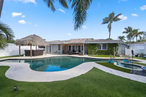 924 SE 3rd Ave, Delray Beach, FL 33483