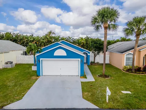 5 Bentwater Cir, Boynton Beach, FL 33426