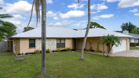 455 SE Fallon Dr, Port Saint Lucie, FL 34983