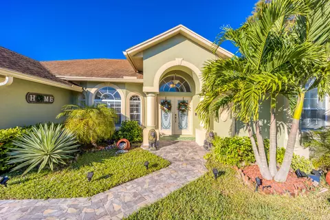 1565 SW Santander Ave, Port Saint Lucie, FL 34953