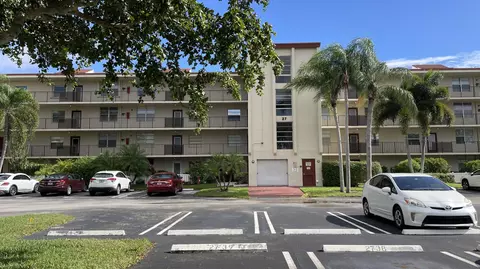 27 Abbey Ln #102, Delray Beach, FL 33446