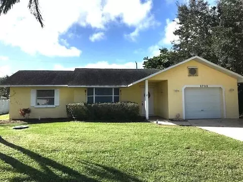 2722 SE Worrell Ave, Port Saint Lucie, FL 34952