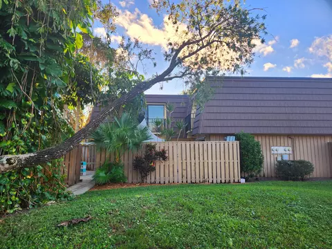 308 3rd Ct, Palm Beach Gardens, FL 33410