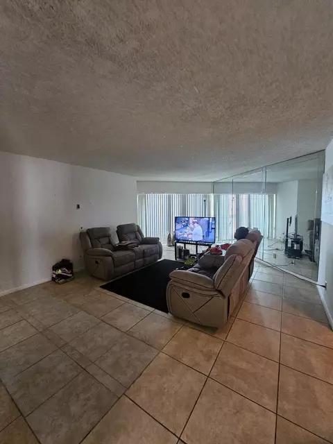 1850 N Congress Ave #411, West Palm Beach, FL 33401