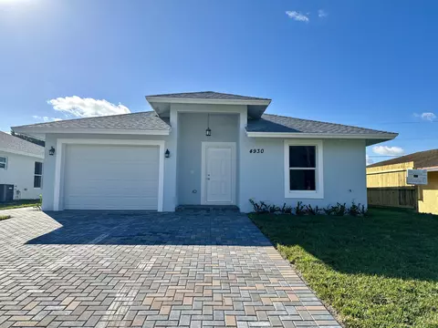 4930 Biscayne Dr, Lake Worth, FL 33463