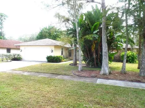 951 Citrus Pl, Wellington, FL 33414
