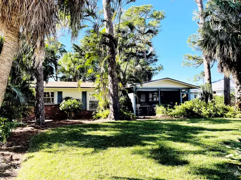 902 SE Ocean Ave, Stuart, FL 34996