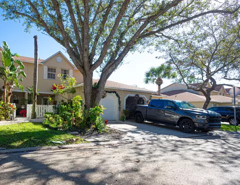 1902 Maplewood Dr, Greenacres, FL 33415
