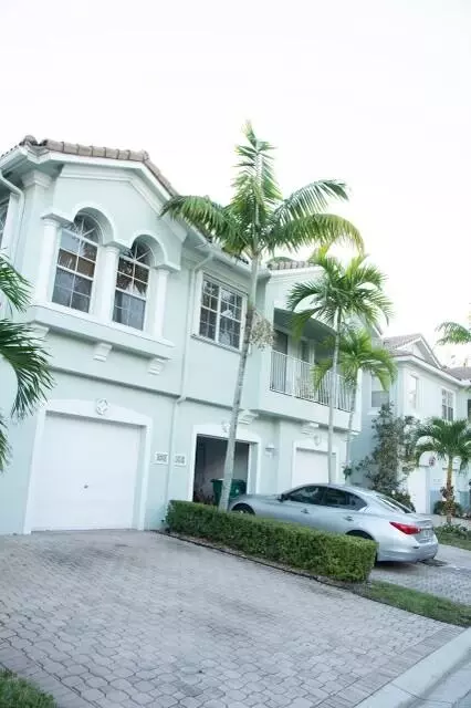 3016 Laurel Ridge Cir, Riviera Beach, FL 33404