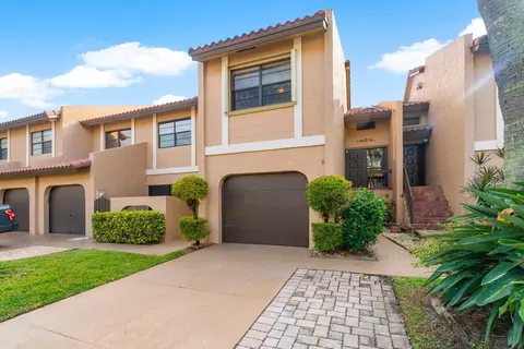 21092 Las Brisas Cir, Boca Raton, FL 33433