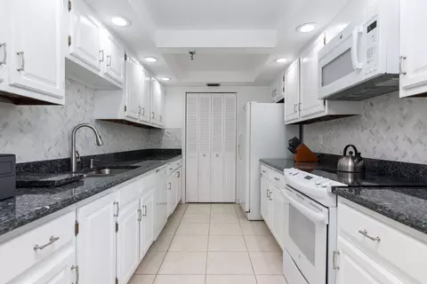 859 Jeffery St #312, Boca Raton, FL 33487
