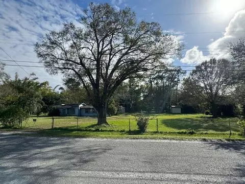 5013 Happiness St, Fort Pierce, FL 34981