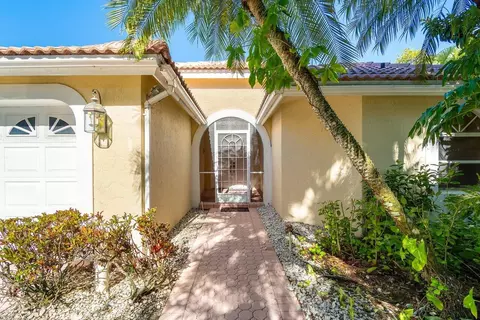 211 Woodsmuir Ct, Palm Beach Gardens, FL 33418