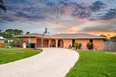 1380 SE Navajo Ln E, Port Saint Lucie, FL 34983