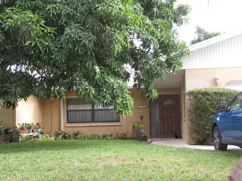 1352 E Woodcrest Rd E, West Palm Beach, FL 33417