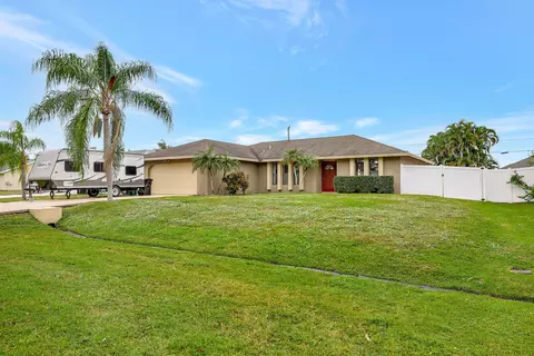 315 SE Navy Ave, Port Saint Lucie, FL 34984