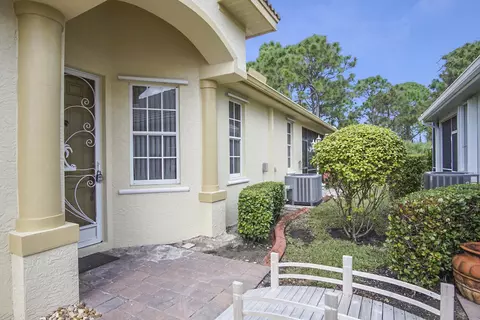 861 NW Red Pine Way, Jensen Beach, FL 34957