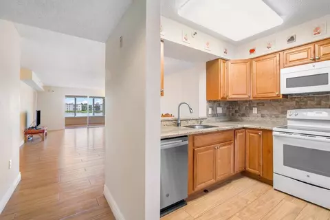 14096 Huntington Pointe Dr #207, Delray Beach, FL 33484