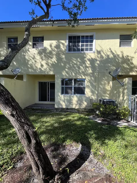 1207 Imperial Lake Rd, West Palm Beach, FL 33413