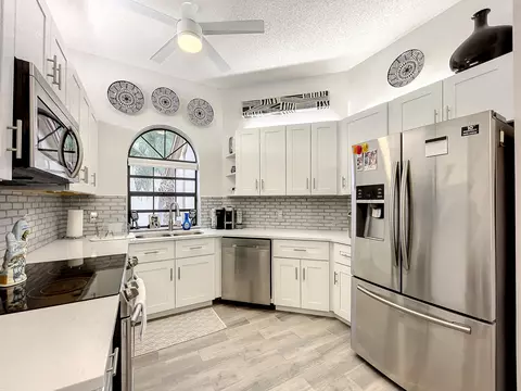 5226 Europa Dr #J, Boynton Beach, FL 33437