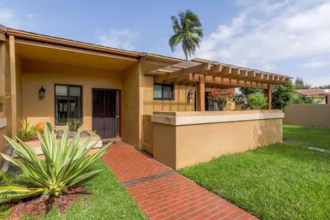 977 NW 79th Ter, Plantation, FL 33324
