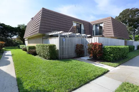 2009 20th Ln, Palm Beach Gardens, FL 33418