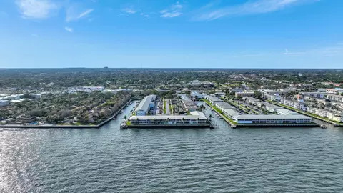 100 Lehane Ter #10, North Palm Beach, FL 33408