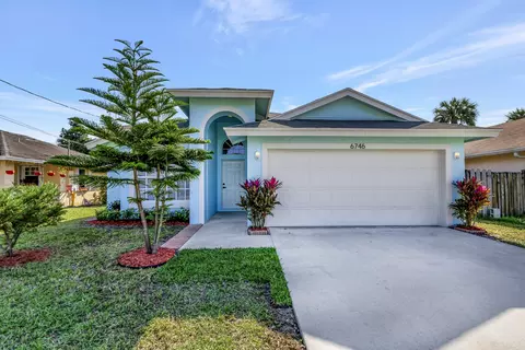 6746 3rd St, Limestone Creek, FL 33458