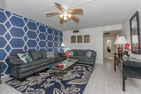 200 Village Green Cir E #208, Palm Springs, FL 33461