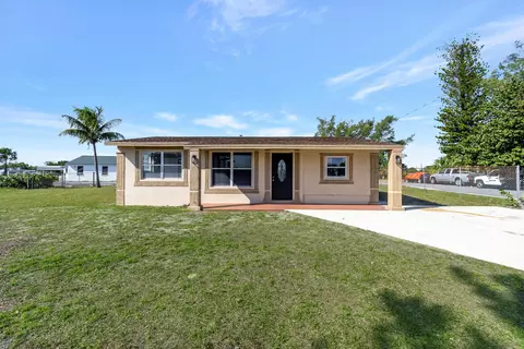 219 NW 7th Ct, Boynton Beach, FL 33435
