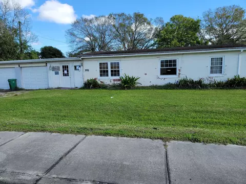 3176 S 25th St, Fort Pierce, FL 34981