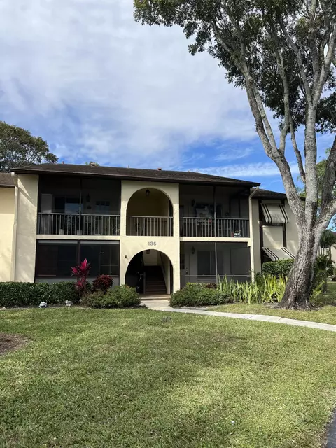 135 Lake Pine Cir #D-1, Greenacres, FL 33463