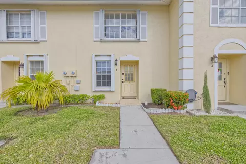210 Foxtail Dr #B, Greenacres, FL 33415