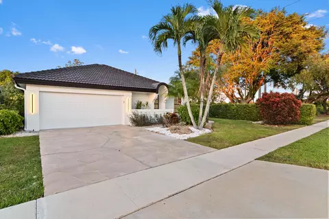 11294 Clover Leaf Cir, Boca Raton, FL 33428