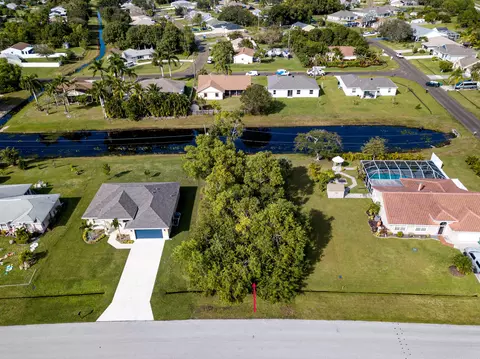 2212 SE Charleston Dr, Port Saint Lucie, FL 34952
