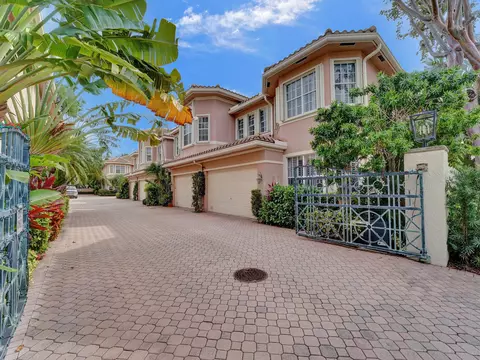 200 NE 14th Ave #8, Fort Lauderdale, FL 33301