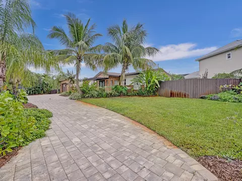 500 NW 7th St, Boca Raton, FL 33432