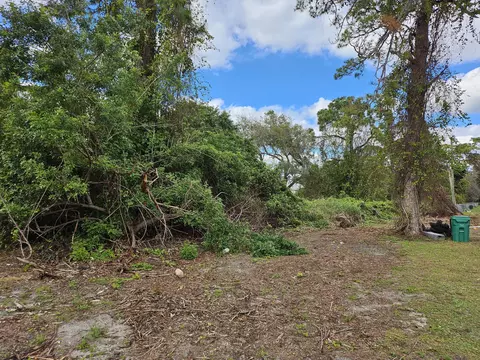 3302 Avenue J, Fort Pierce, FL 34947