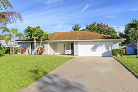 51 Russell St, Tequesta, FL 33469