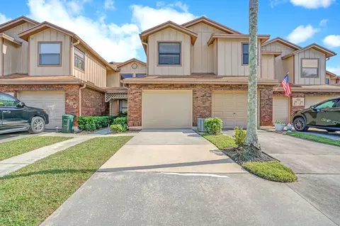 400 Crosswinds Dr #D2, Greenacres, FL 33413