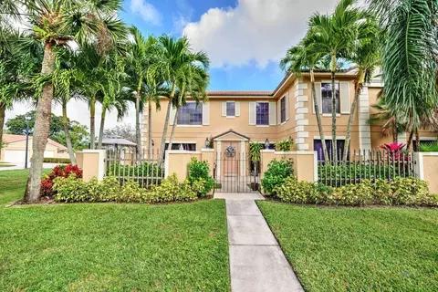 390 Prestwick Cir #4, Palm Beach Gardens, FL 33418
