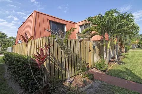 3201 Gardens East Dr #D, Palm Beach Gardens, FL 33410