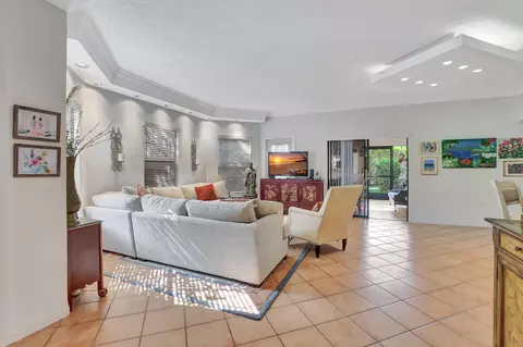 6670 Villa Sonrisa Dr #210, Boca Raton, FL 33433