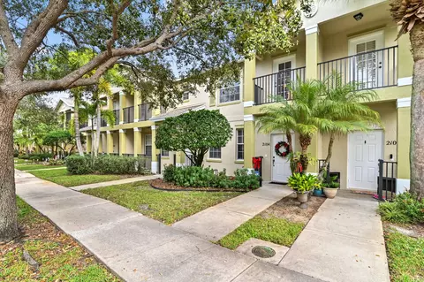 2104 SE Grand Dr, Port Saint Lucie, FL 34952