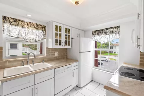 10040 Meridian Way N #206, Palm Beach Gardens, FL 33410
