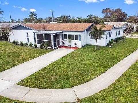 64 Willow Rd, Tequesta, FL 33469