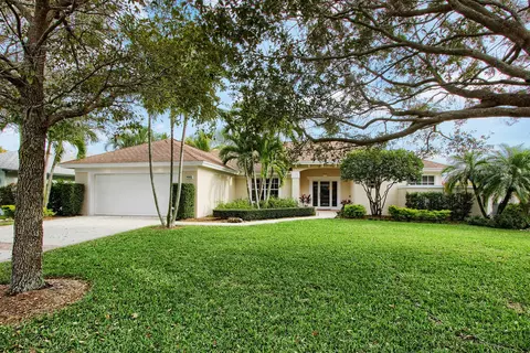 9082 SE Pomona St, Hobe Sound, FL 33455