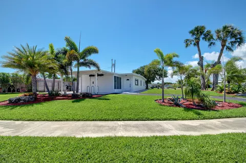1225 Lake Geneva Dr, Lake Worth, FL 33461